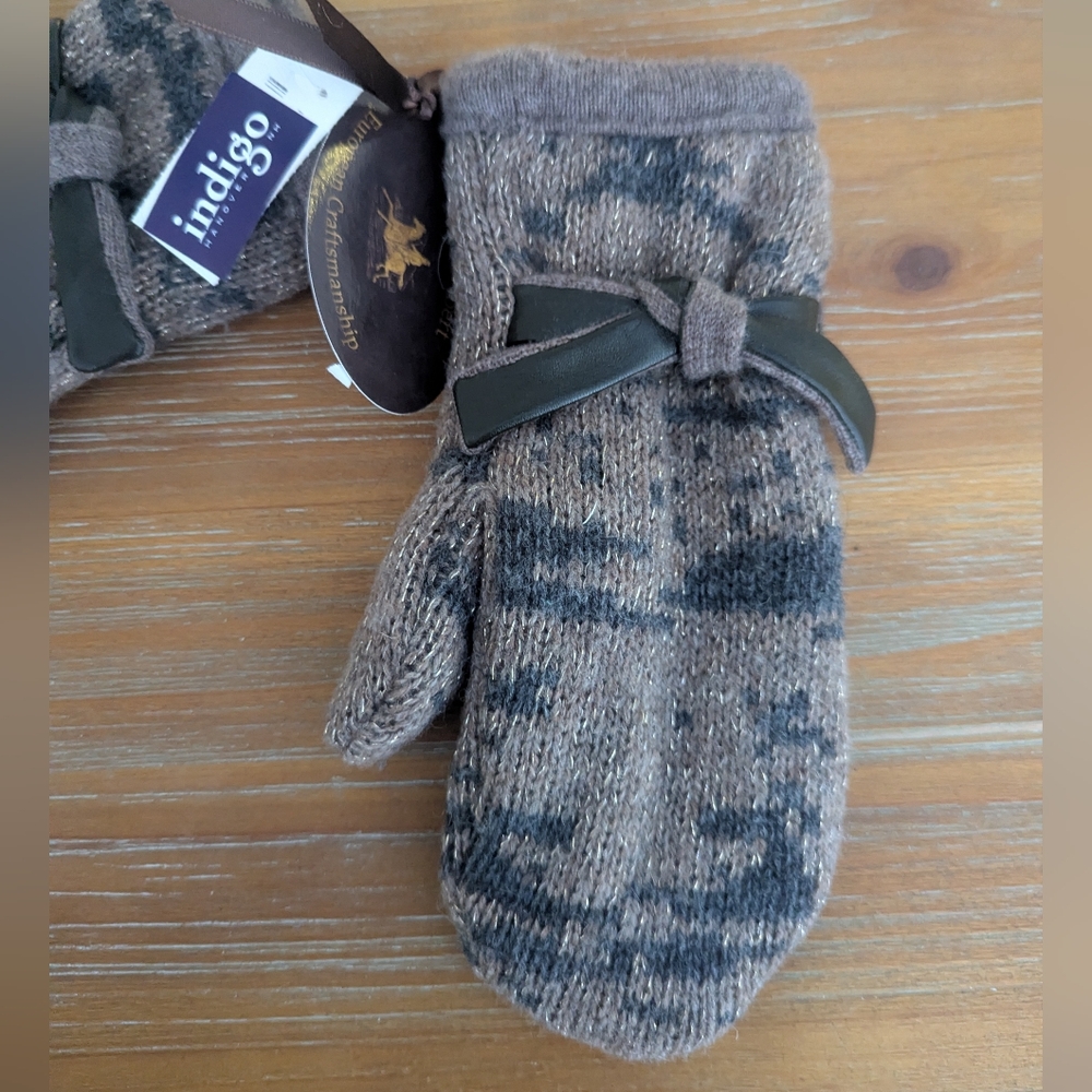 Mittens - Picture 3 of 5